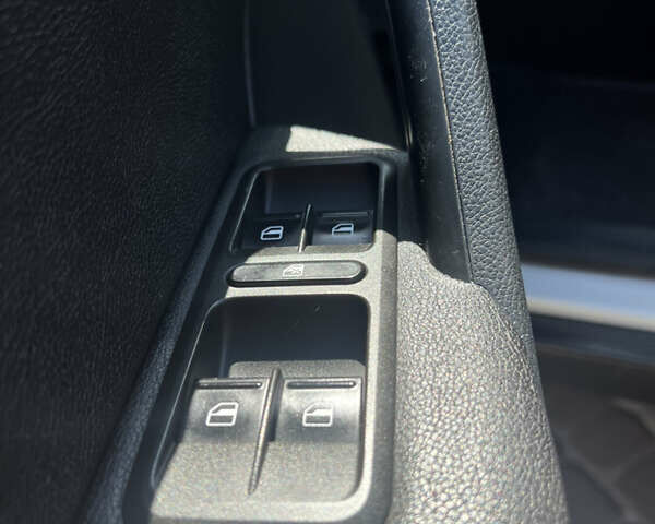 Белый Шкода Ети, объемом двигателя 1.97 л и пробегом 250 тыс. км за 10900 $, фото 7 на Automoto.ua