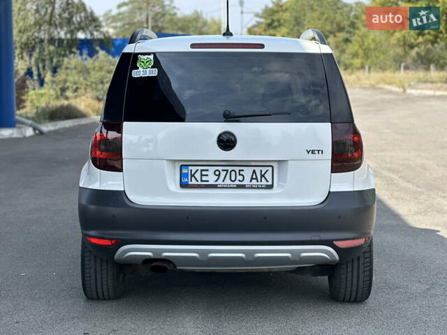 Білий Шкода Єті, об'ємом двигуна 1.2 л та пробігом 202 тис. км за 7500 $, фото 6 на Automoto.ua
