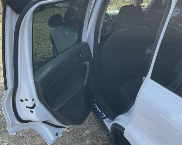 Белый Шкода Ети, объемом двигателя 2 л и пробегом 277 тыс. км за 13700 $, фото 13 на Automoto.ua