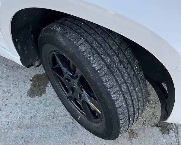 Білий Шкода Єті, об'ємом двигуна 2.01 л та пробігом 252 тис. км за 11500 $, фото 16 на Automoto.ua