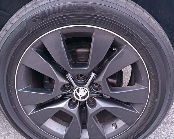 Білий Шкода Єті, об'ємом двигуна 2 л та пробігом 269 тис. км за 14400 $, фото 4 на Automoto.ua