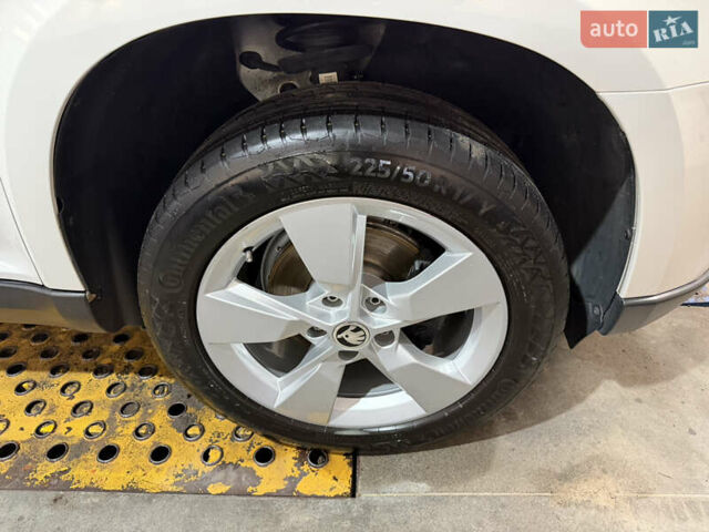 Белый Шкода Ети, объемом двигателя 2 л и пробегом 211 тыс. км за 14800 $, фото 11 на Automoto.ua