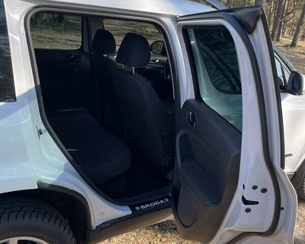 Белый Шкода Ети, объемом двигателя 2 л и пробегом 277 тыс. км за 13700 $, фото 17 на Automoto.ua