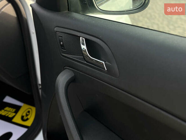 Белый Шкода Ети, объемом двигателя 1.97 л и пробегом 242 тыс. км за 12900 $, фото 13 на Automoto.ua