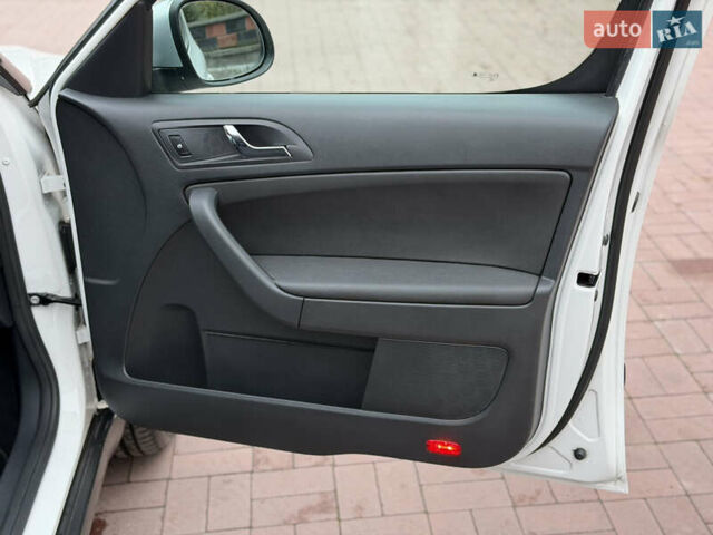 Білий Шкода Єті, об'ємом двигуна 2 л та пробігом 211 тис. км за 14800 $, фото 27 на Automoto.ua