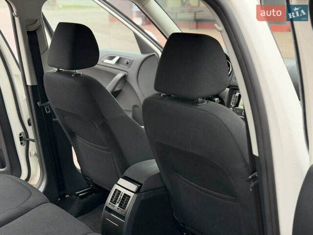 Білий Шкода Єті, об'ємом двигуна 2 л та пробігом 211 тис. км за 14800 $, фото 33 на Automoto.ua