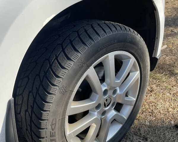 Белый Шкода Ети, объемом двигателя 2 л и пробегом 277 тыс. км за 13700 $, фото 21 на Automoto.ua