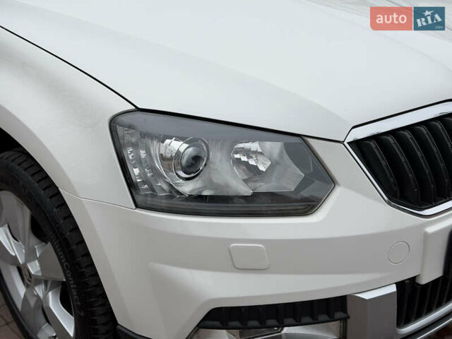 Білий Шкода Єті, об'ємом двигуна 2 л та пробігом 211 тис. км за 14800 $, фото 19 на Automoto.ua