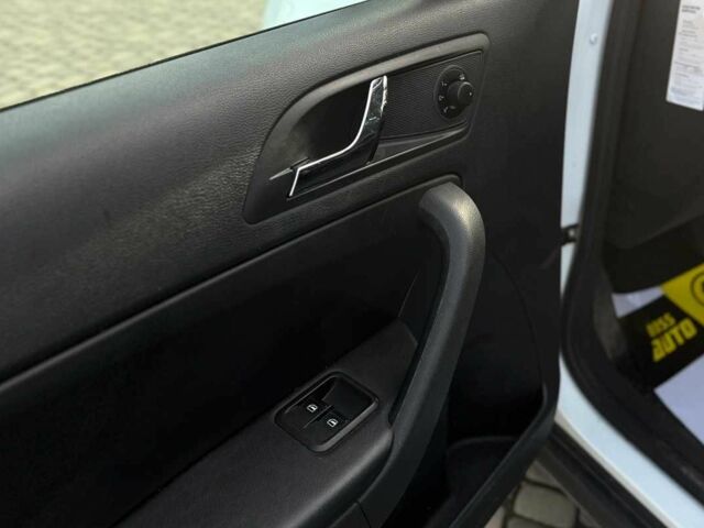 Белый Шкода Ети, объемом двигателя 2 л и пробегом 242 тыс. км за 12900 $, фото 23 на Automoto.ua