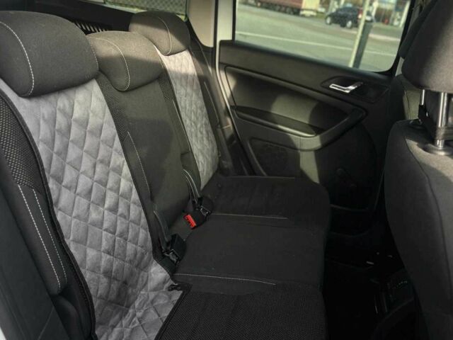 Белый Шкода Ети, объемом двигателя 2 л и пробегом 242 тыс. км за 12900 $, фото 17 на Automoto.ua