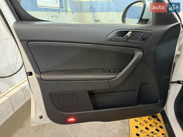 Белый Шкода Ети, объемом двигателя 2 л и пробегом 211 тыс. км за 14800 $, фото 14 на Automoto.ua