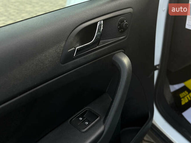 Белый Шкода Ети, объемом двигателя 1.97 л и пробегом 242 тыс. км за 12900 $, фото 19 на Automoto.ua