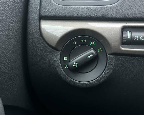 Белый Шкода Ети, объемом двигателя 1.97 л и пробегом 247 тыс. км за 15000 $, фото 16 на Automoto.ua