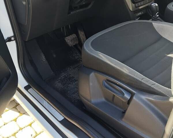 Белый Шкода Ети, объемом двигателя 1.97 л и пробегом 305 тыс. км за 12500 $, фото 16 на Automoto.ua