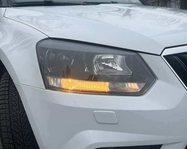 Белый Шкода Ети, объемом двигателя 1.97 л и пробегом 247 тыс. км за 15000 $, фото 3 на Automoto.ua