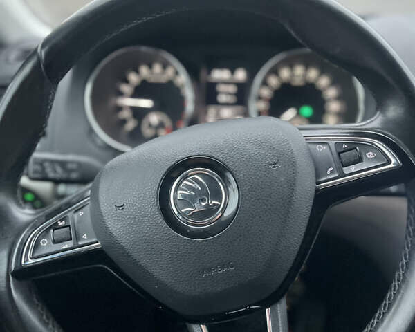 Белый Шкода Ети, объемом двигателя 1.97 л и пробегом 247 тыс. км за 15000 $, фото 15 на Automoto.ua