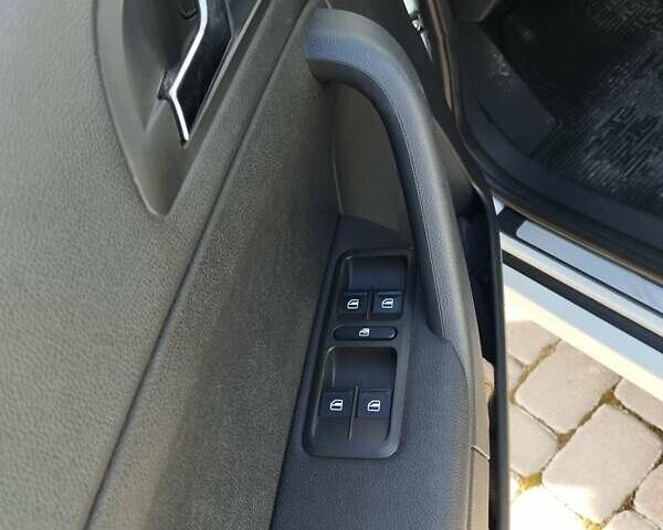 Белый Шкода Ети, объемом двигателя 1.97 л и пробегом 305 тыс. км за 12500 $, фото 11 на Automoto.ua