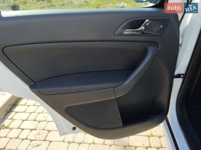 Белый Шкода Ети, объемом двигателя 1.97 л и пробегом 305 тыс. км за 12500 $, фото 13 на Automoto.ua