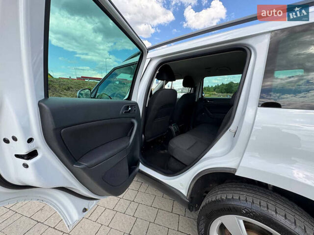 Белый Шкода Ети, объемом двигателя 2 л и пробегом 319 тыс. км за 14999 $, фото 46 на Automoto.ua