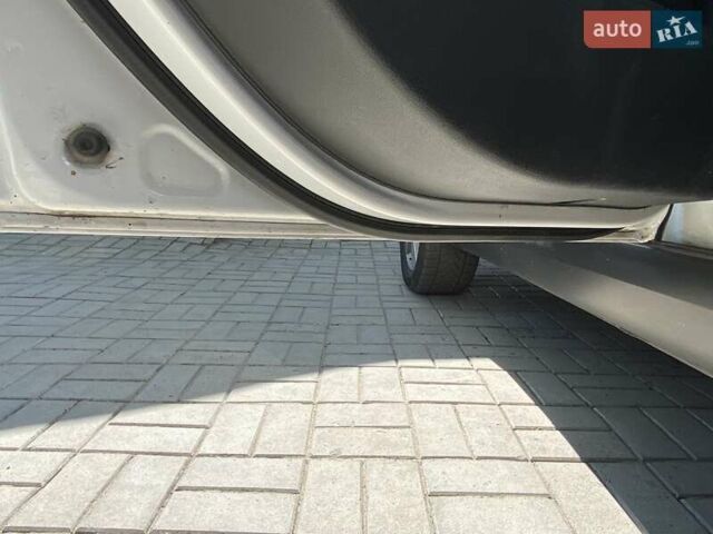 Белый Шкода Ети, объемом двигателя 1.97 л и пробегом 253 тыс. км за 13500 $, фото 4 на Automoto.ua