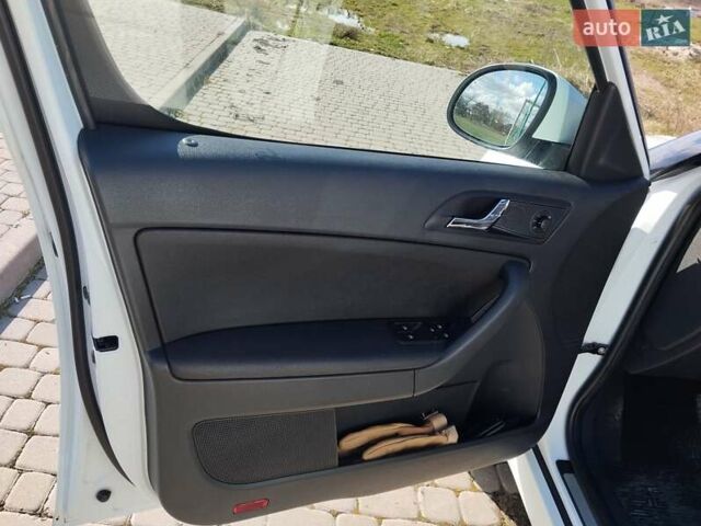 Белый Шкода Ети, объемом двигателя 1.97 л и пробегом 305 тыс. км за 12500 $, фото 34 на Automoto.ua