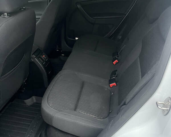 Белый Шкода Ети, объемом двигателя 1.97 л и пробегом 247 тыс. км за 15000 $, фото 20 на Automoto.ua