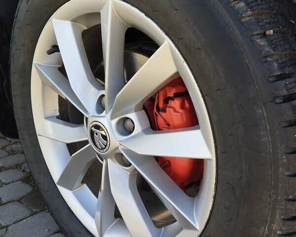 Белый Шкода Ети, объемом двигателя 1.97 л и пробегом 305 тыс. км за 12500 $, фото 27 на Automoto.ua