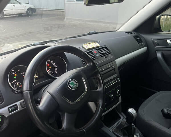 Бежевий Шкода Єті, об'ємом двигуна 1.8 л та пробігом 285 тис. км за 6500 $, фото 6 на Automoto.ua