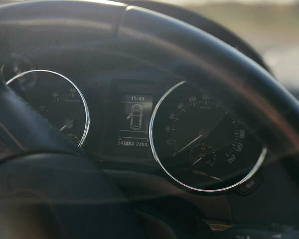 Бежевий Шкода Єті, об'ємом двигуна 1.2 л та пробігом 247 тис. км за 8500 $, фото 5 на Automoto.ua