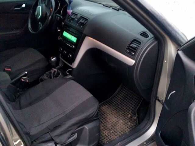 Бежевый Шкода Ети, объемом двигателя 1.6 л и пробегом 240 тыс. км за 7600 $, фото 4 на Automoto.ua