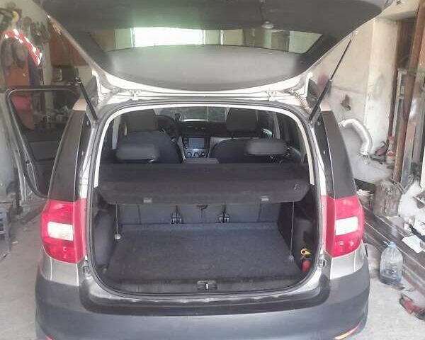 Бежевий Шкода Єті, об'ємом двигуна 1.2 л та пробігом 197 тис. км за 6500 $, фото 10 на Automoto.ua