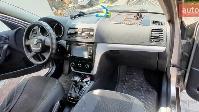 Бежевий Шкода Єті, об'ємом двигуна 1.2 л та пробігом 197 тис. км за 6500 $, фото 12 на Automoto.ua