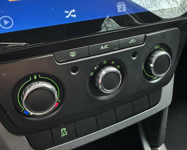 Черный Шкода Ети, объемом двигателя 1.8 л и пробегом 150 тыс. км за 12500 $, фото 49 на Automoto.ua