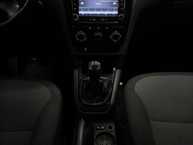 Коричневый Шкода Ети, объемом двигателя 2 л и пробегом 210 тыс. км за 7000 $, фото 14 на Automoto.ua