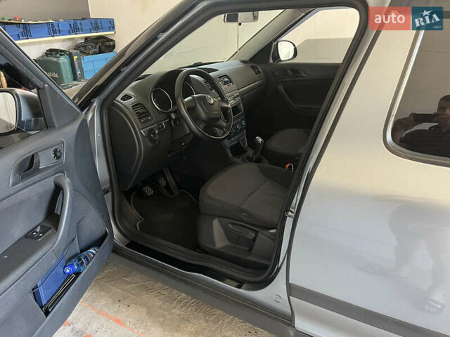 Сірий Шкода Єті, об'ємом двигуна 1.2 л та пробігом 216 тис. км за 6100 $, фото 1 на Automoto.ua