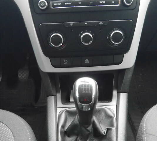 Серый Шкода Ети, объемом двигателя 1.97 л и пробегом 225 тыс. км за 10800 $, фото 28 на Automoto.ua