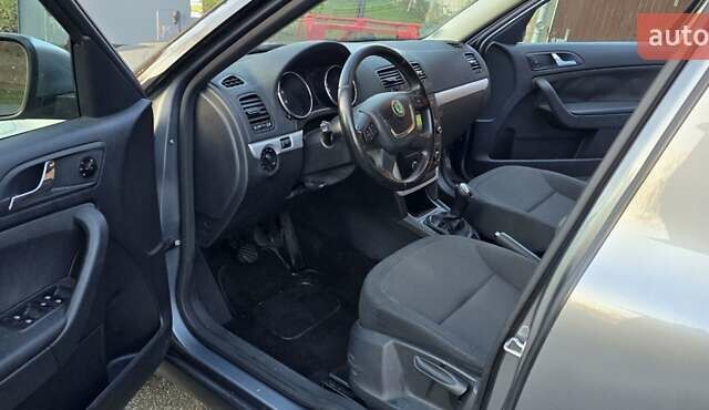 Сірий Шкода Єті, об'ємом двигуна 1.2 л та пробігом 200 тис. км за 4500 $, фото 5 на Automoto.ua