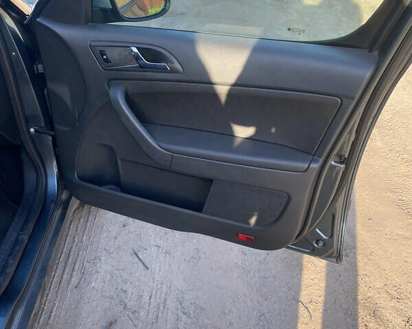 Серый Шкода Ети, объемом двигателя 1.8 л и пробегом 240 тыс. км за 10500 $, фото 6 на Automoto.ua