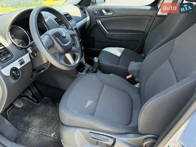 Синій Шкода Єті, об'ємом двигуна 1.2 л та пробігом 139 тис. км за 8200 $, фото 35 на Automoto.ua