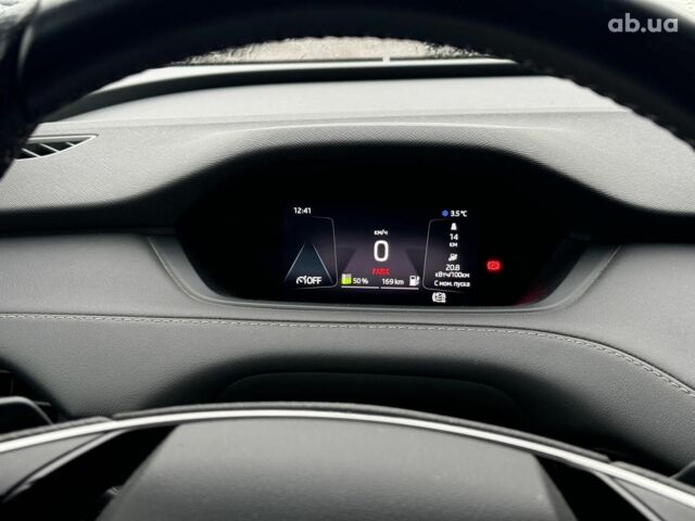 Серый Шкода Enyaq, объемом двигателя 0 л и пробегом 46 тыс. км за 31690 $, фото 28 на Automoto.ua