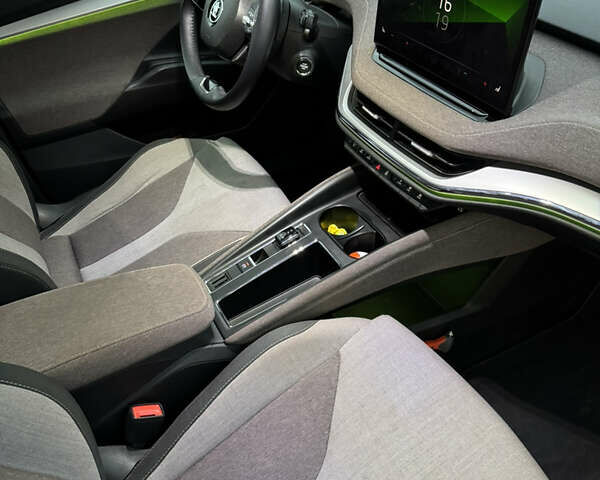 Белый Шкода Enyaq iV, объемом двигателя 0 л и пробегом 86 тыс. км за 23000 $, фото 23 на Automoto.ua