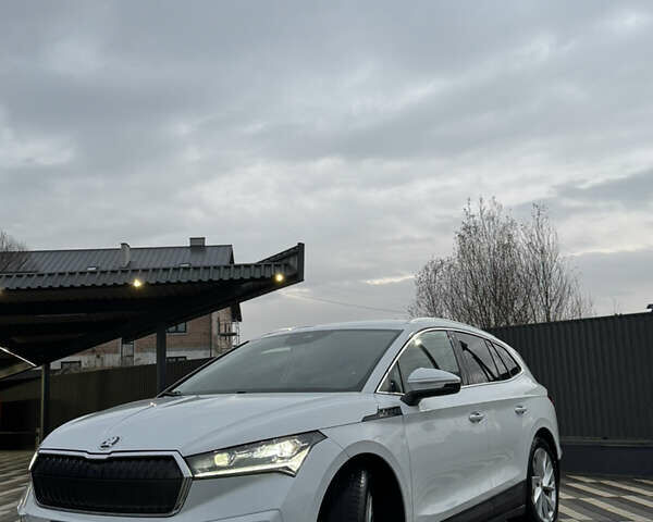 Белый Шкода Enyaq iV, объемом двигателя 0 л и пробегом 86 тыс. км за 23000 $, фото 2 на Automoto.ua