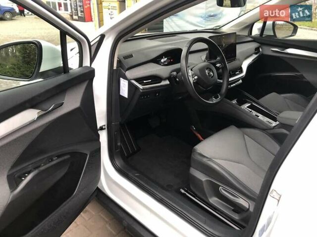 Белый Шкода Enyaq iV, объемом двигателя 0 л и пробегом 180 тыс. км за 22500 $, фото 10 на Automoto.ua