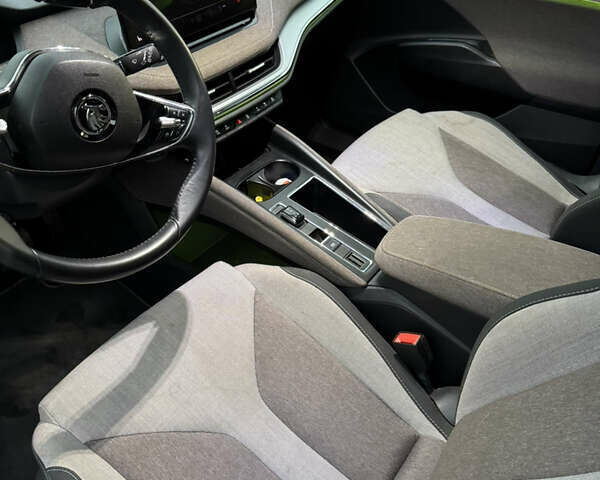 Белый Шкода Enyaq iV, объемом двигателя 0 л и пробегом 86 тыс. км за 23000 $, фото 13 на Automoto.ua