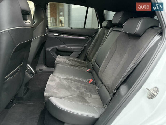 Білий Шкода Enyaq iV, об'ємом двигуна 0 л та пробігом 98 тис. км за 23600 $, фото 8 на Automoto.ua