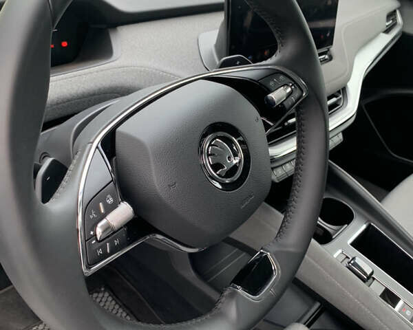 Белый Шкода Enyaq iV, объемом двигателя 0 л и пробегом 20 тыс. км за 35500 $, фото 7 на Automoto.ua