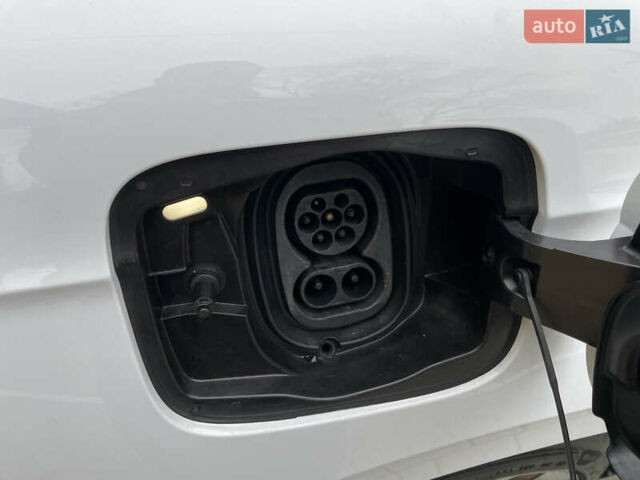 Белый Шкода Enyaq iV, объемом двигателя 0 л и пробегом 116 тыс. км за 23000 $, фото 10 на Automoto.ua