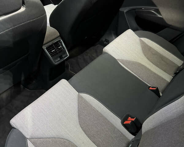 Белый Шкода Enyaq iV, объемом двигателя 0 л и пробегом 86 тыс. км за 23000 $, фото 16 на Automoto.ua