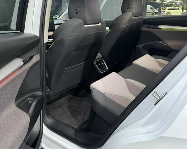 Белый Шкода Enyaq iV, объемом двигателя 0 л и пробегом 86 тыс. км за 23000 $, фото 21 на Automoto.ua