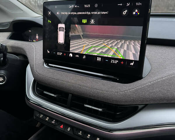 Белый Шкода Enyaq iV, объемом двигателя 0 л и пробегом 86 тыс. км за 23000 $, фото 24 на Automoto.ua